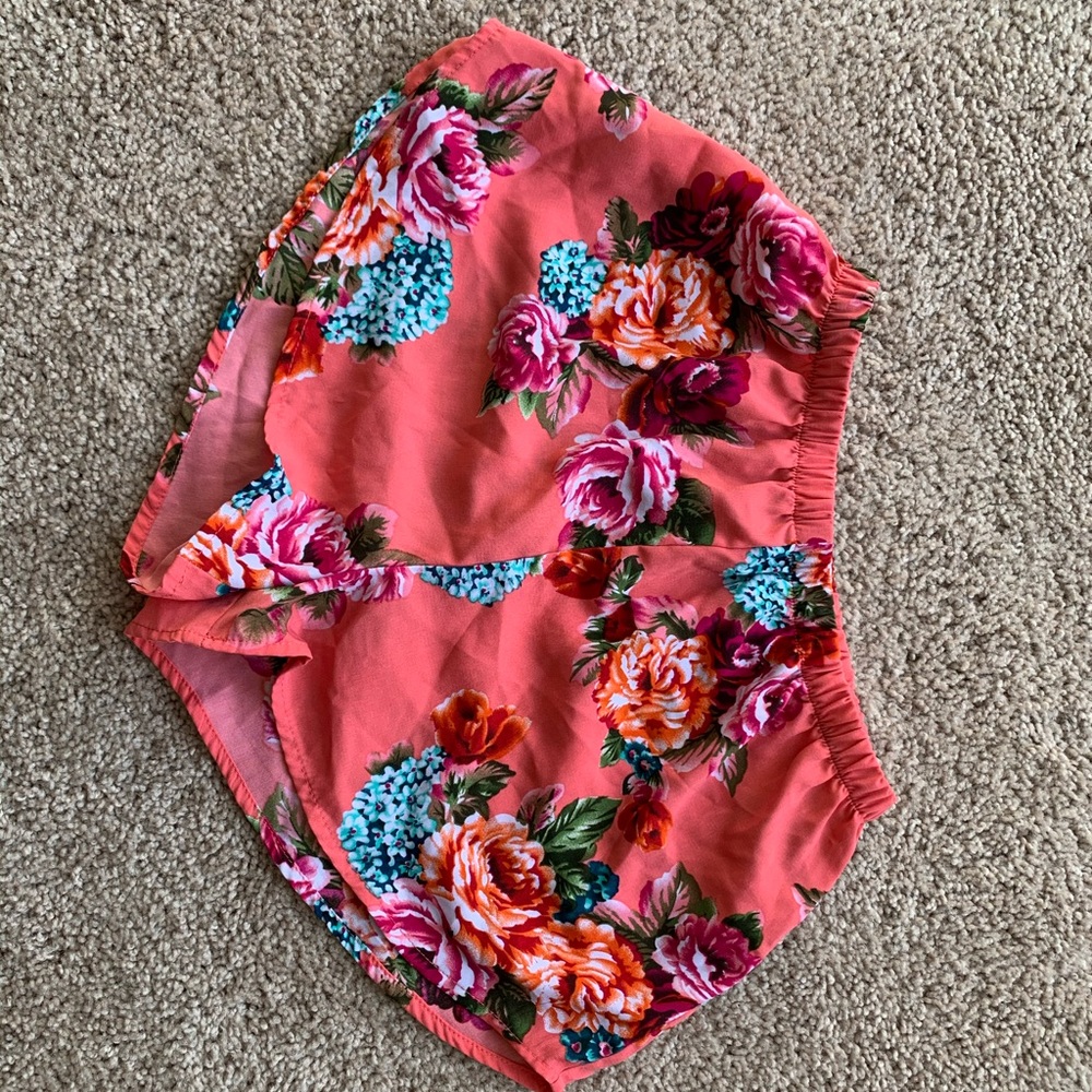 Floral flows shorts